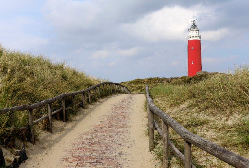 Pad naar de vuurtoren op Texel